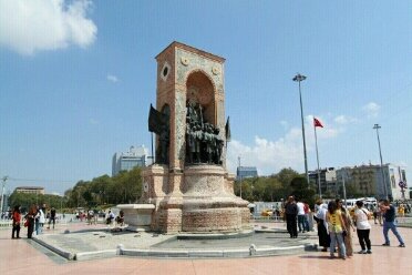 Istanbul-Taksim-Square