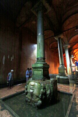 Istanbul-Basilica-Cistern-Medusa