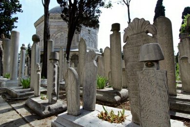 Istanbul-Suleymaniye-Mosque-cemetery
