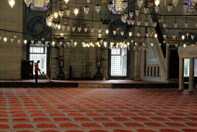 Istanbul-Suleymaniye-Mosque-vacuum