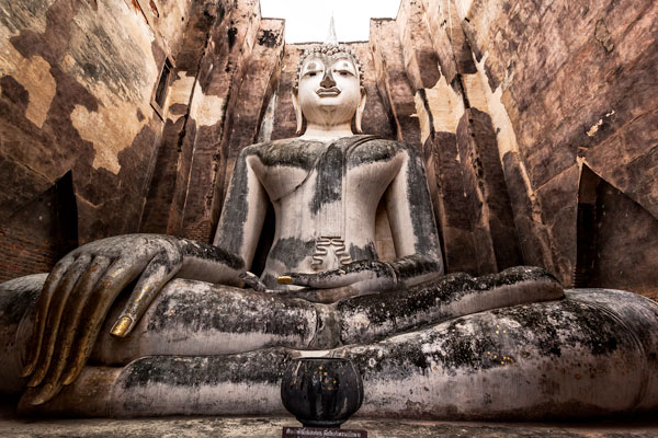 15-08_Sukhothai_Wat-Si-Chum-sitting-buddha